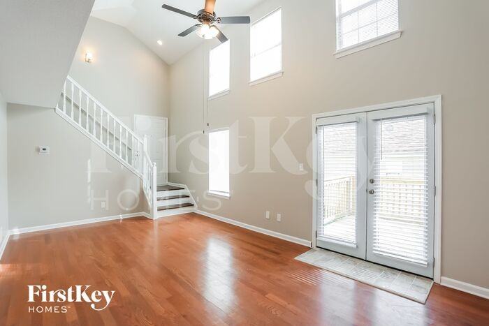 1529 Edgemoor Ln - Photo 3 of 15