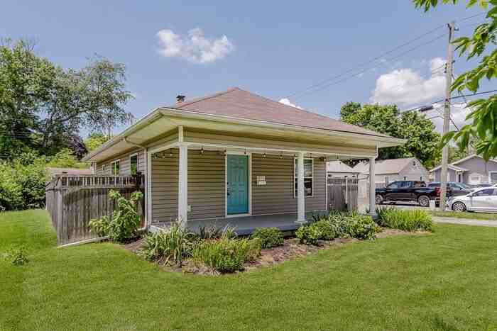 6194 Evanston Ave - Photo 2 of 22