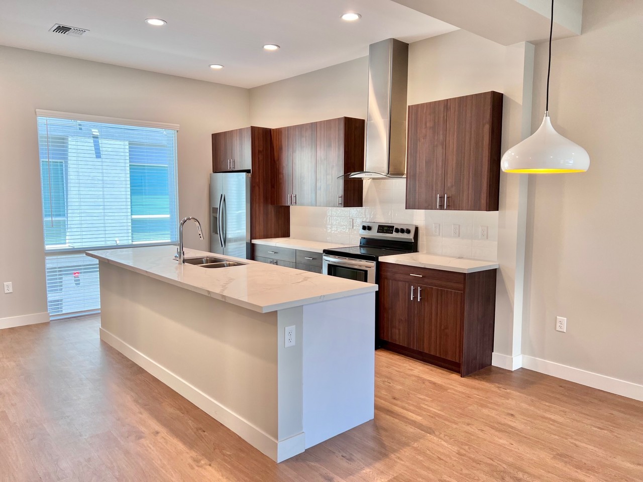 915 E Missouri Ave #6 - Photo 4 of 50