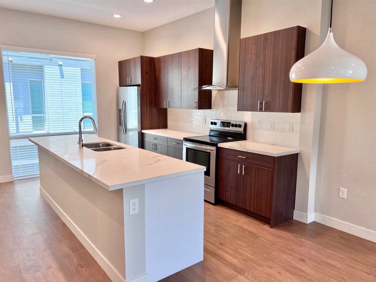 915 E Missouri Ave #6 - Photo 5 of 50