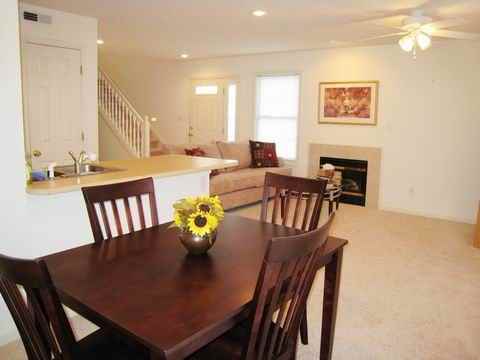 2626 E Oaklawn Ct #2626 - Photo 3 of 16