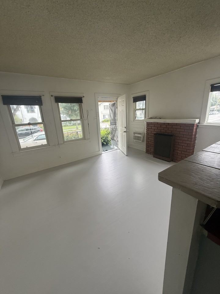 1133 E Lexington Dr #1133 - Photo 3 of 15