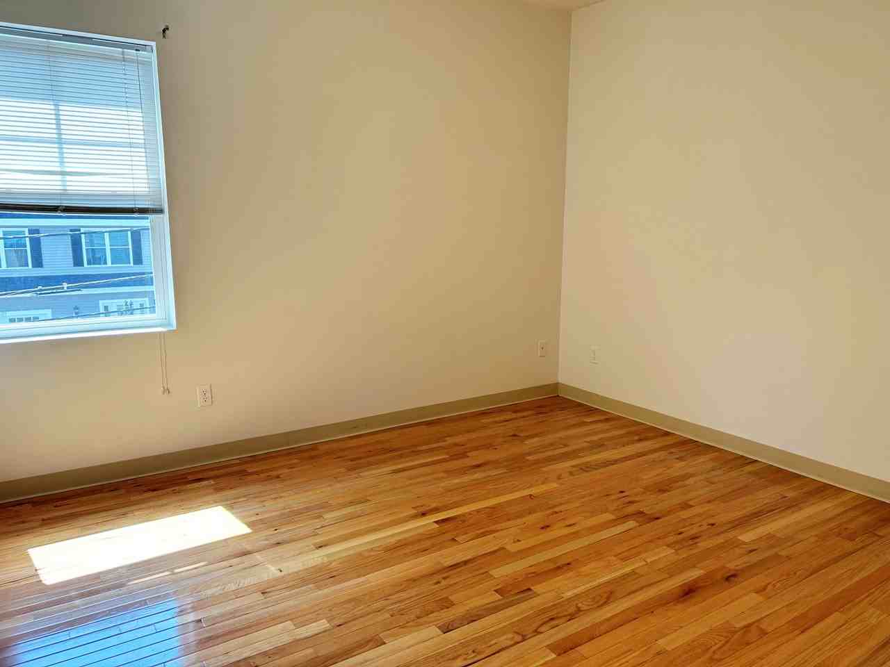 404 Whiting Ave #204 - Photo 5 of 12