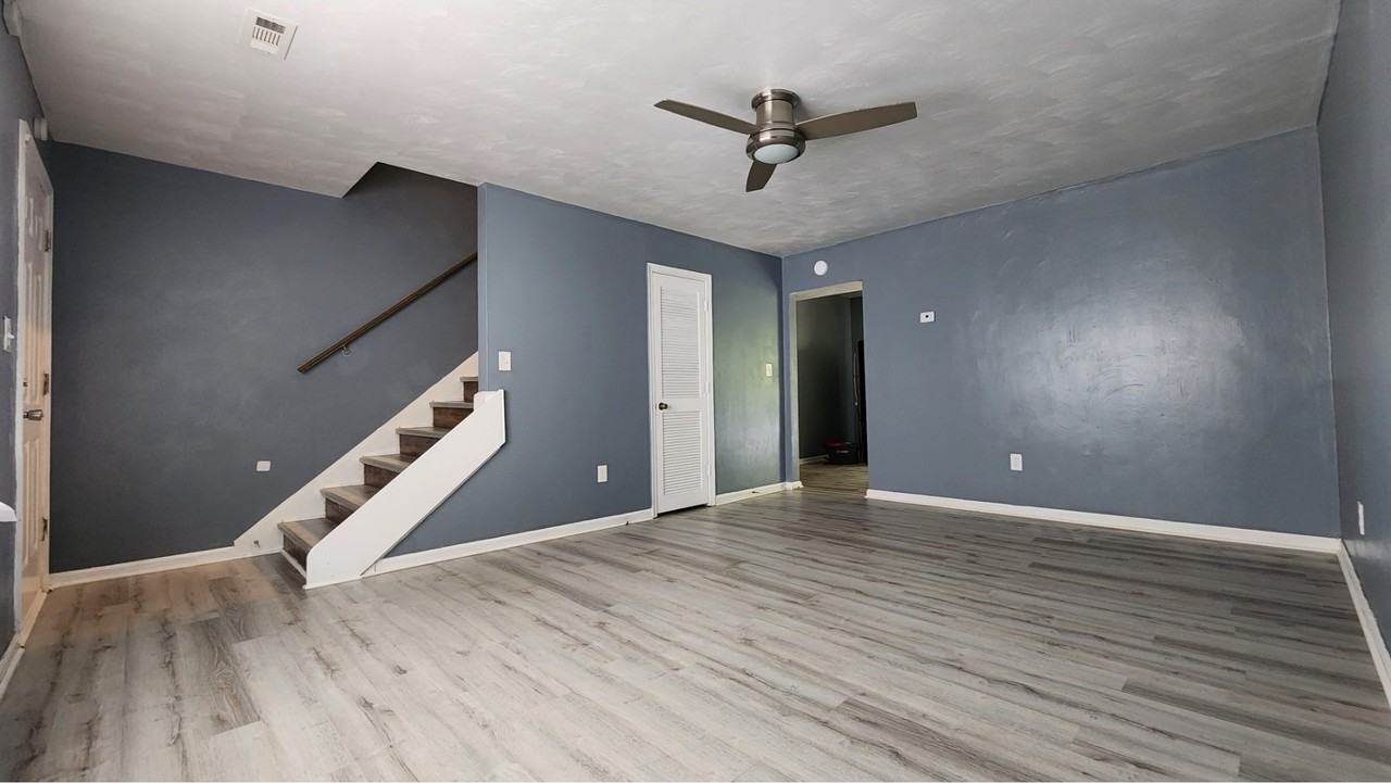 1339 Memphis St Se #NA - Photo 3 of 21