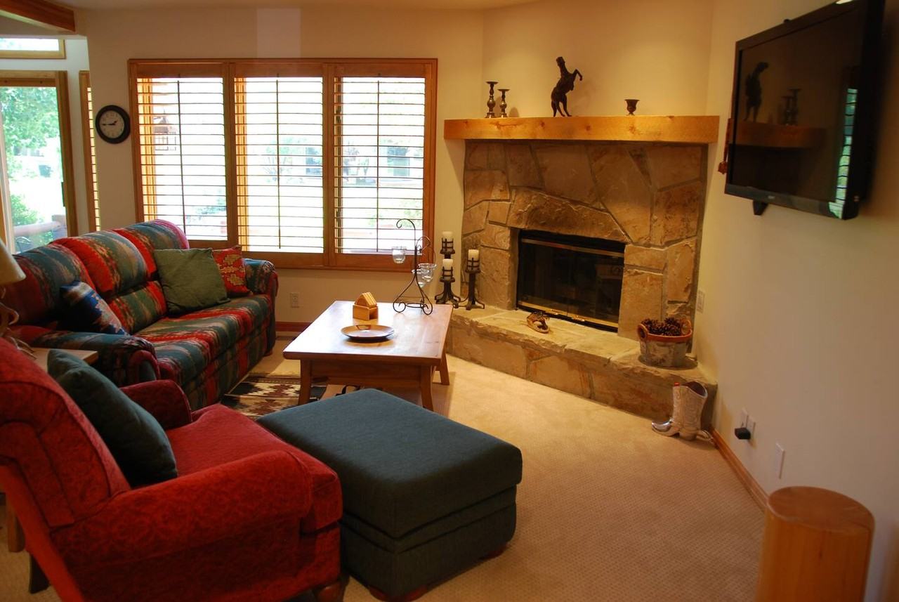 2410 Deer Lake Dr #NA - Photo 2 of 13