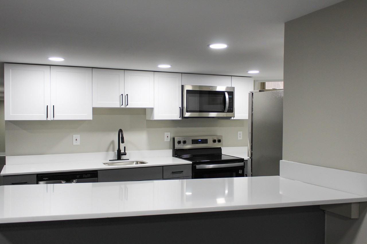 Campus Apartments - Photo 4 of 31