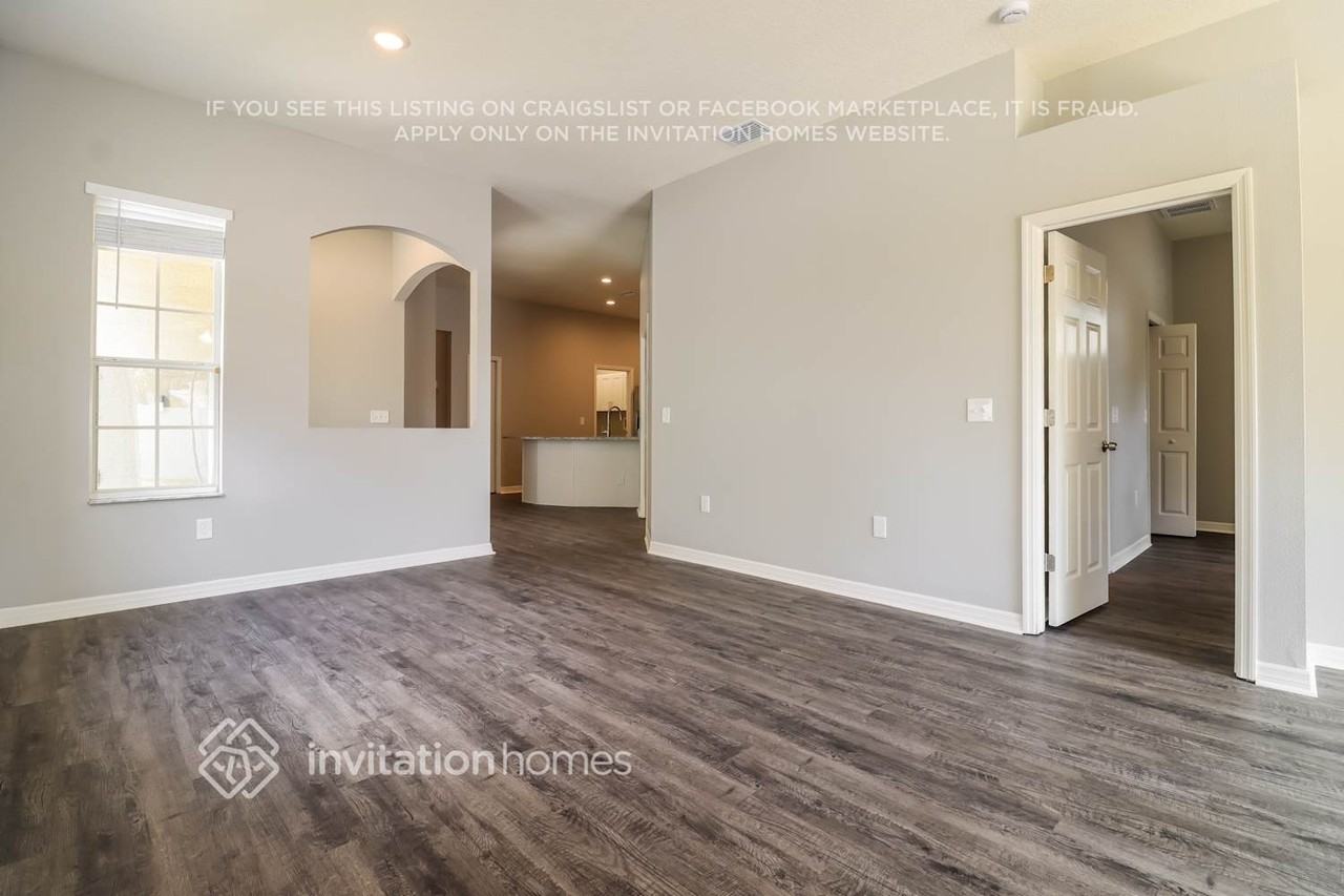 7833 Harbor Bridge Blvd - Photo 3 of 17