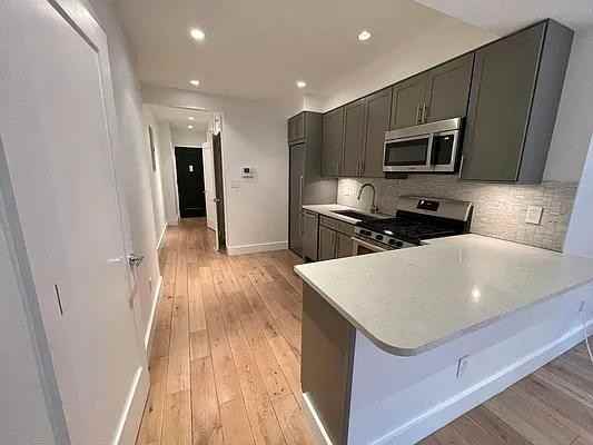 E 50th St #2H - Photo 2 of 20