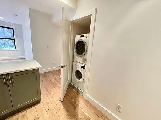 E 50th St #2H - Photo 3 of 20