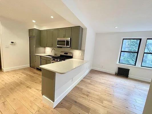 E 50th St #2H - Photo 5 of 20