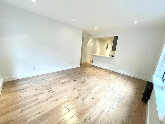 E 50th St #2H - Photo 6 of 20