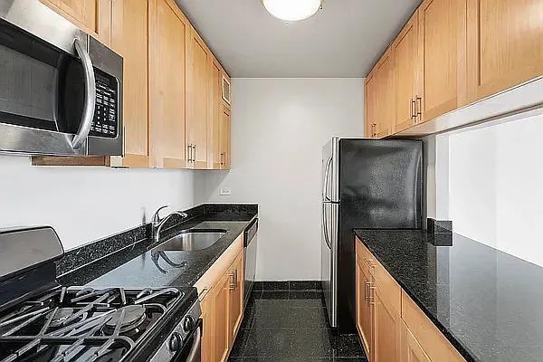 E 57th St #14B - Photo 5 of 20