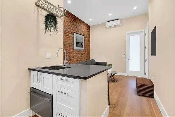 W 56th St #5E - Photo 3 of 20