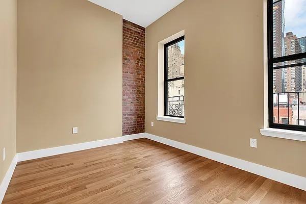 W 56th St #5E - Photo 4 of 20