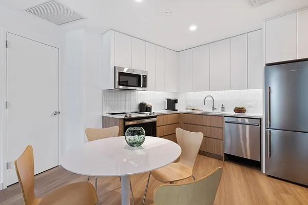 Waverly Ave #9D - Photo 7 of 20