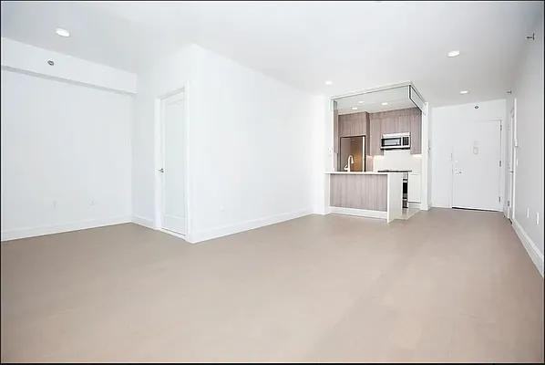 W 50th St #7L - Photo 2 of 8