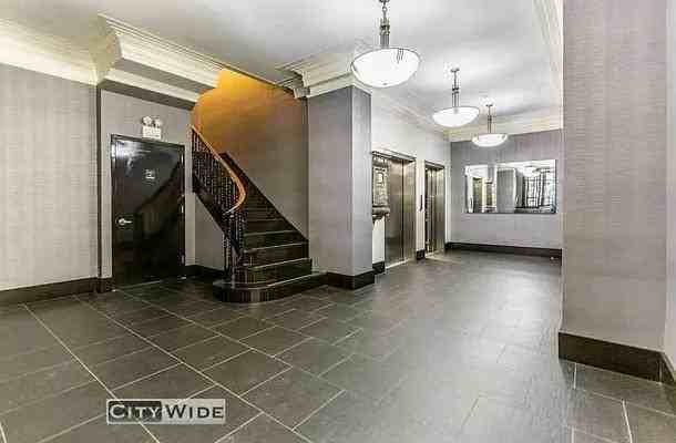 W 55th St #8E - Photo 4 of 16