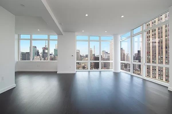 W 33rd St #PH2D - Photo 2 of 20