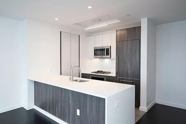 W 33rd St #PH2D - Photo 4 of 20