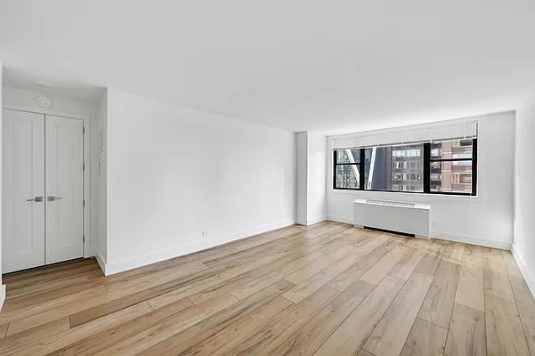 W 57th St #15G - Photo 4 of 20