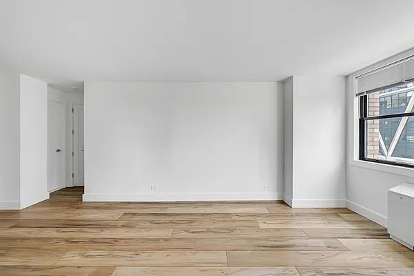 W 57th St #15G - Photo 5 of 20