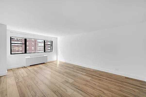 W 57th St #15G - Photo 6 of 20