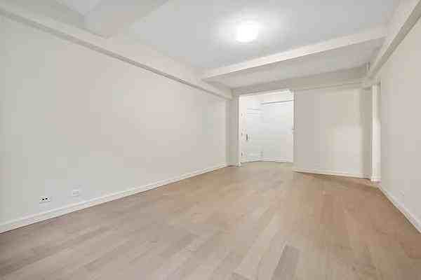 E 52nd St #8G - Photo 3 of 19