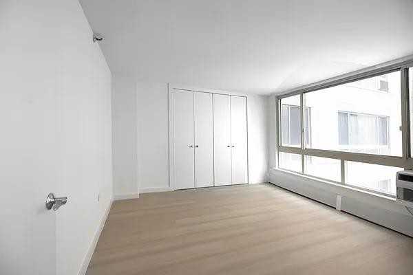 W 30th St #901 - Photo 5 of 20