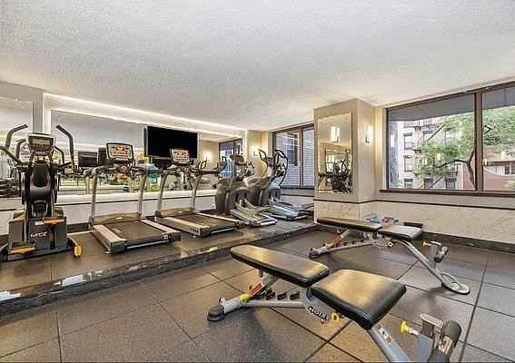 E 44th St #14D - Photo 4 of 20