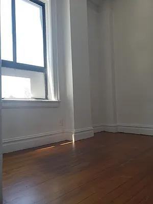 W 49th St #802 - Photo 3 of 7