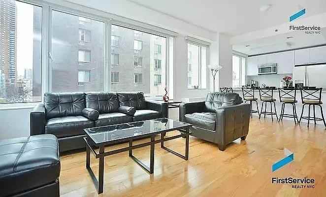 W 46th St #7 - Photo 2 of 20