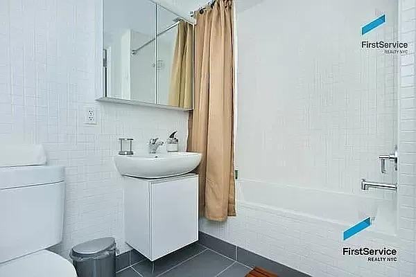 W 46th St #7 - Photo 5 of 20