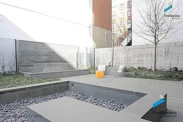 W 46th St #7 - Photo 7 of 20