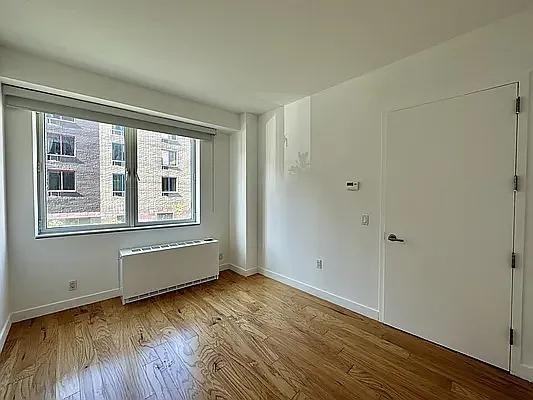 W 46th St #6 - Photo 3 of 20