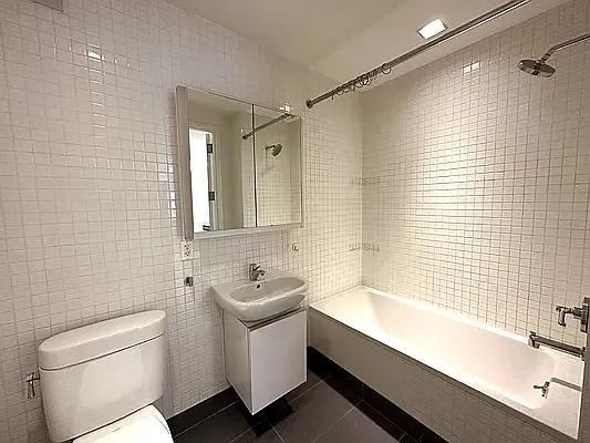 W 46th St #6 - Photo 7 of 20