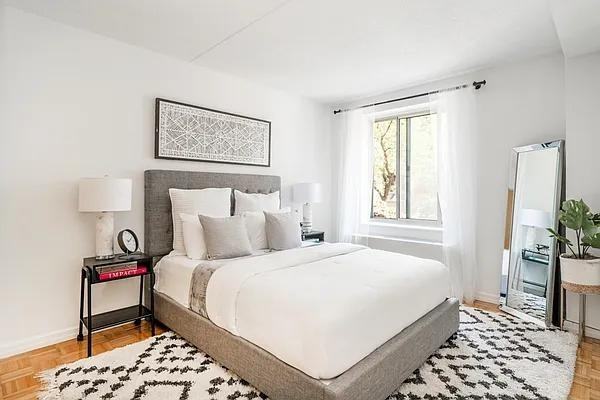 W 48th St #2E - Photo 4 of 15