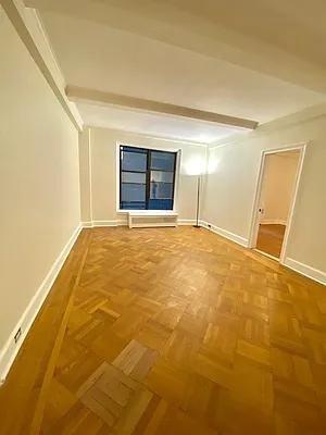 W 55th St #9F - Photo 2 of 9