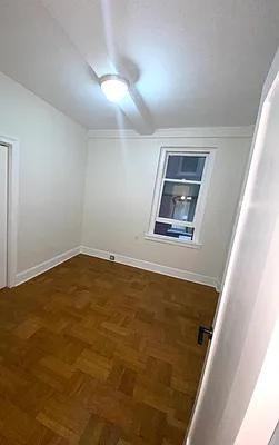 W 55th St #9F - Photo 5 of 9