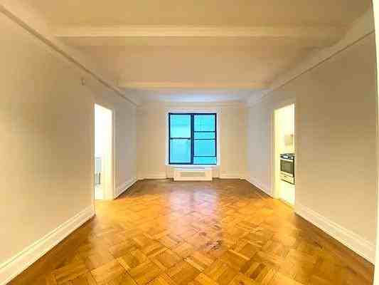 W 55th St #6E2 - Photo 2 of 10