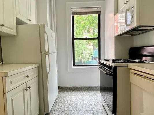 W 85th St #2C - Photo 3 of 9