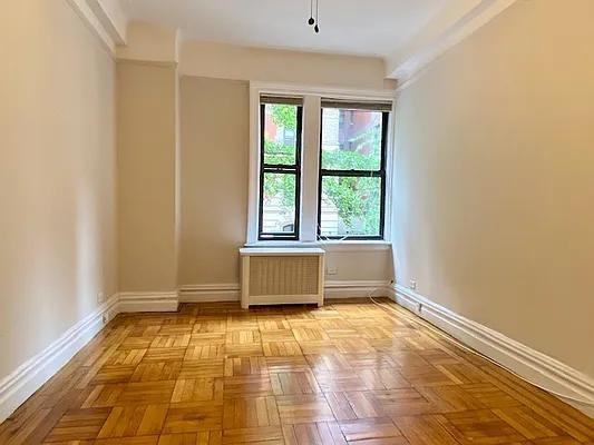 W 85th St #2C - Photo 4 of 9