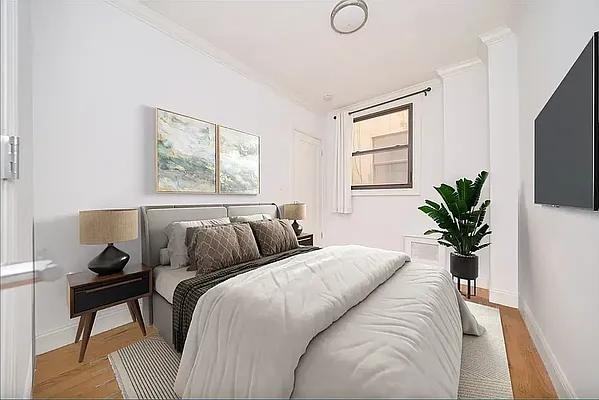 W 47th St #2C - Photo 4 of 20