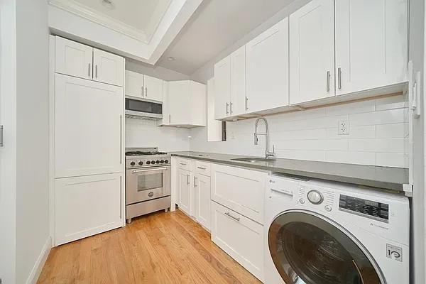 W 47th St #2F - Photo 2 of 20