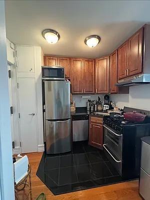 State St #21 - Photo 3 of 20