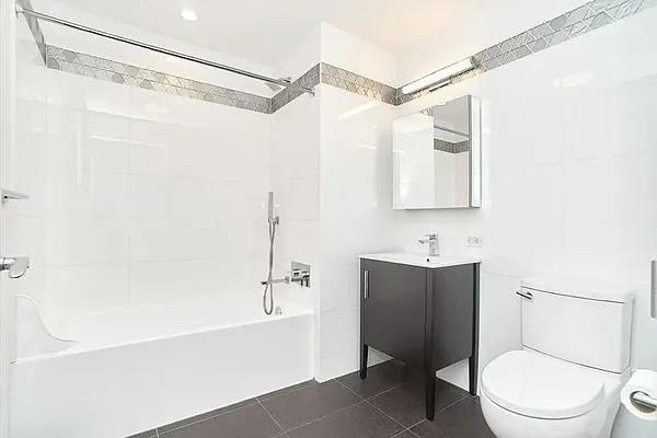 Atlantic Ave #4H - Photo 3 of 4