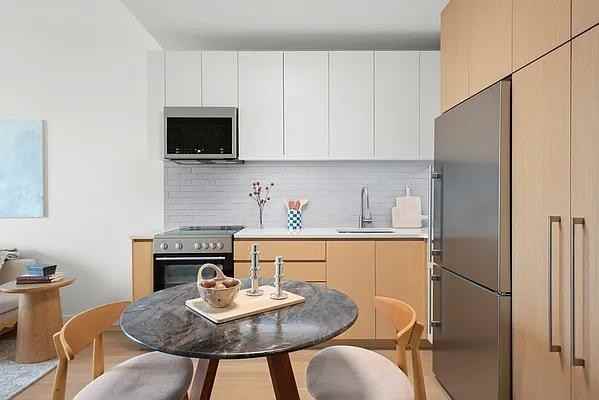 Willoughby Ave #9B - Photo 5 of 20