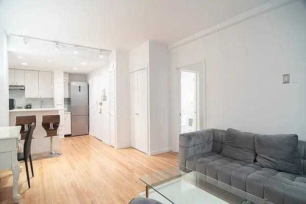 W 58th St #5A - Photo 5 of 20