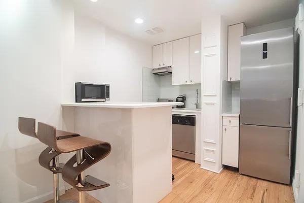 W 58th St #5A - Photo 6 of 20