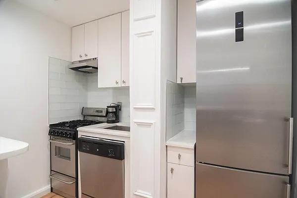 W 58th St #5A - Photo 7 of 20