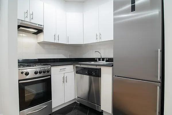W 58th St #7C - Photo 6 of 20
